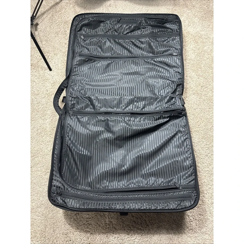TUMI 2231D3 Wheeled Folding 3 Way Garment Bag Nylon 24x14x20 Black EXCELLENT‎